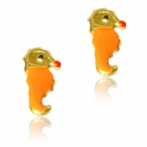 Σκουλαρίκια παιδικά χρυσά 14Κ σε ιδιαίτερο σχέδιο ιππόκαμπου, διακοσμημένο με σμάλτο σε πορτοκαλί χρώμα.