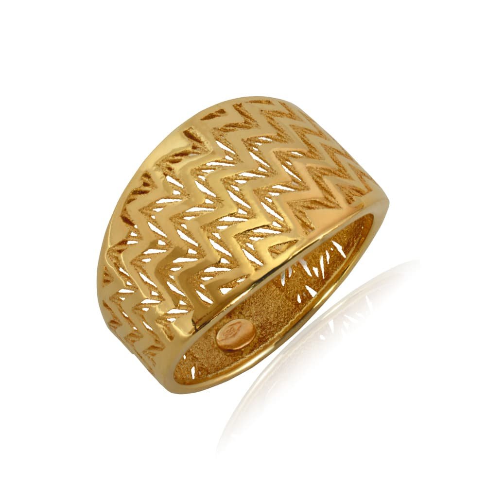 Δαχτυλίδι ζικ-ζακ από χρυσό 14Κ με ανάγλυφο διάτρητο σχέδιο και λουστρέ φινίρισμα.
