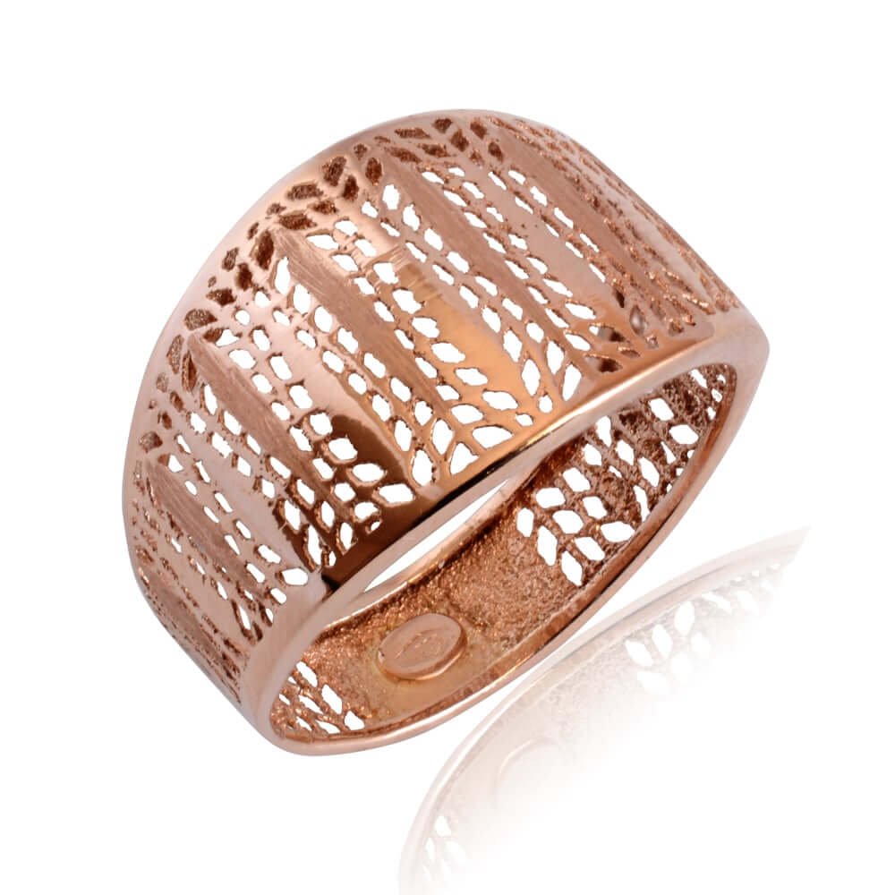 Γυναικείο δαχτυλίδι ροζ χρυσό 14Κ. Έχει διάτρητο ιδιαίτερο σχέδιο και λουστρέ φινίρισμα.