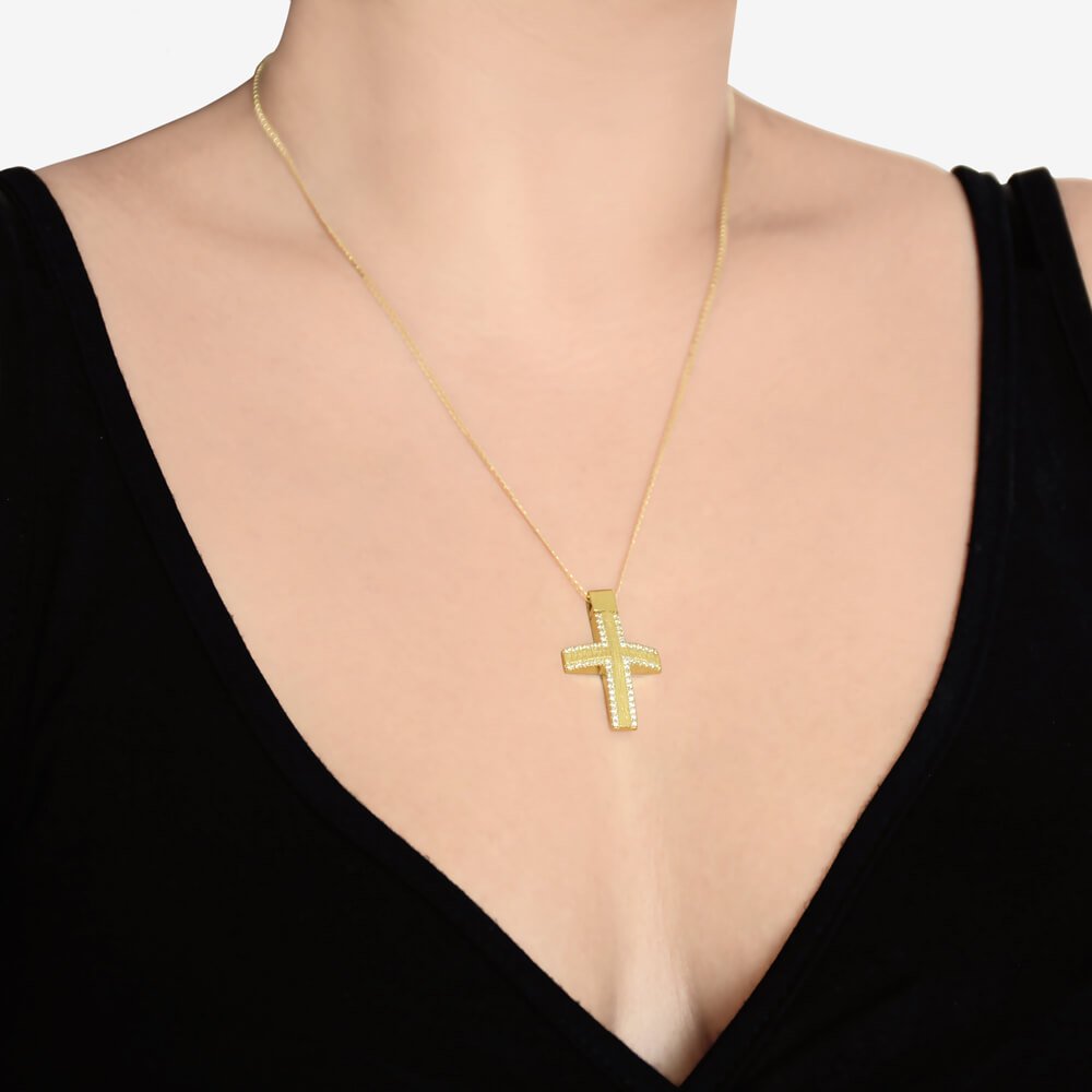 Γυναικείος βαπτιστικός σταυρός διπλής όψης από χρυσό 14Κ σε ματ φινίρισμα με λευκά ζιργκόν ή λουστρέ. Συνδυάστε τον με τις προτεινόμενες αλυσίδες.