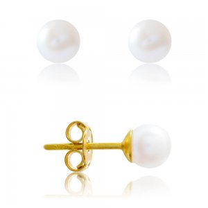 Σκουλαρίκια μαργαριτάρια χρυσά 14Κ σε κλασικό σχέδιο. Τα μαργαριτάρια είναι καλλιεργημένα (fresh water pearls) και έχουν λευκό χρώμα και διάμετρο 5 - 5.5 mm.