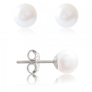 Σκουλαρίκια με μαργαριτάρι από λευκόχρυσο 14Κ σε κλασικό σχέδιο. Τα μαργαριτάρια είναι καλλιεργημένα (fresh water pearls) και έχουν λευκό χρώμα και διάμετρο 7 - 7.5 mm.
