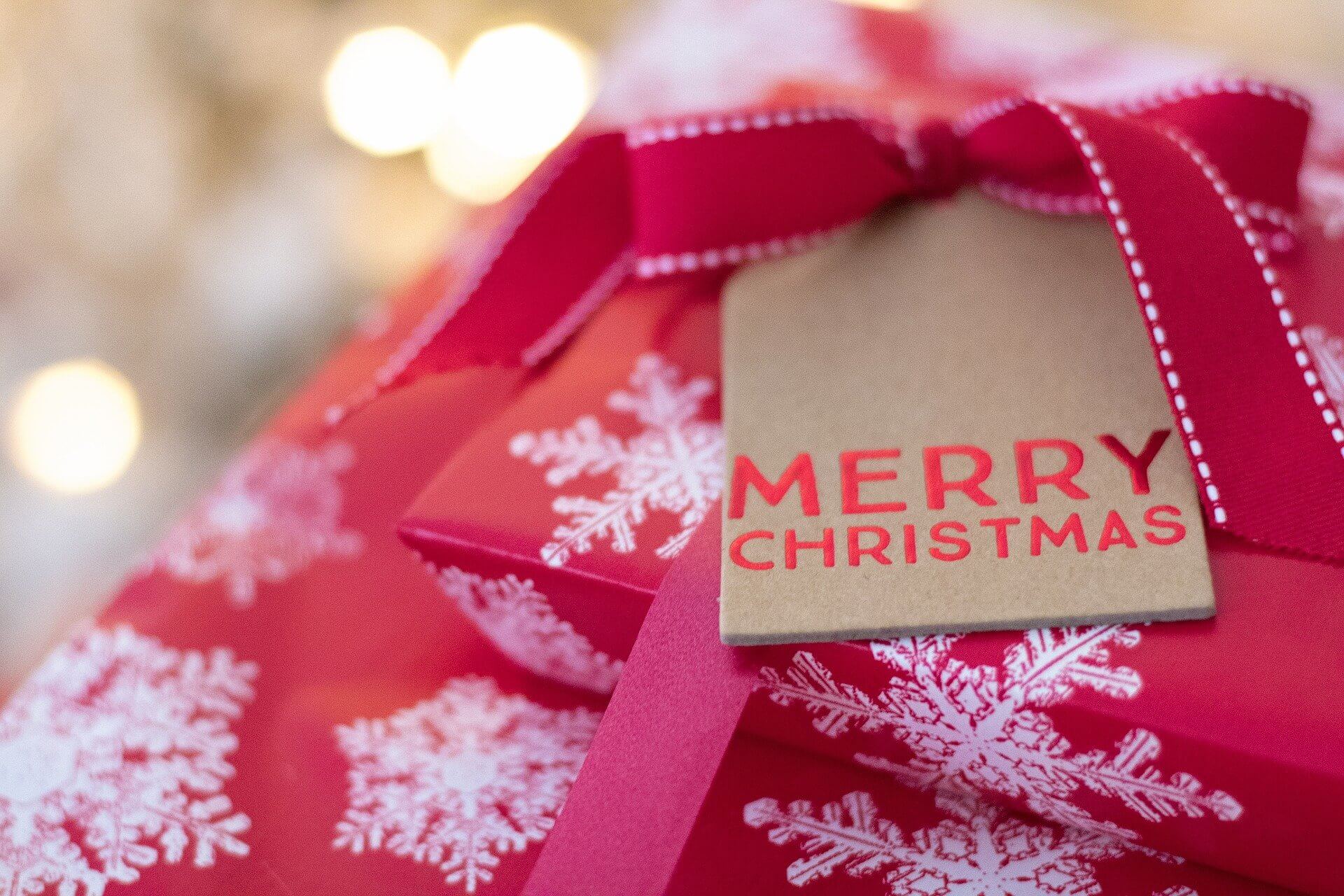 Χριστουγεννιάτικα δώρα Στην Kosmimatothiki θα βρείτε αμέτρητες επιλογές δώρων για κάθε προτίμηση και με μεγάλη γκάμα τιμών. Περιηγηθείτε στο χριστουγεννιάτικο ιστότοπό μας για να επιλέξετε τα δικά σας δώρα.