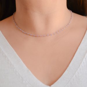 Ασημένιο ροζάριο κολιέ 925, με ροζ επιχρύσωμα, διακοσμημένο με πέτρες σε μοβ λιλά χρώμα. Έχει ρυθμιζόμενο μήκος 38-42 cm.