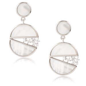 Σκουλαρίκια πρωτότυπα ασημένια 925 επιπλατινωμένα, σε μοντέρνο σχέδιο, διακοσμημένα με φίλντισι και πέτρες ζιργκόν.