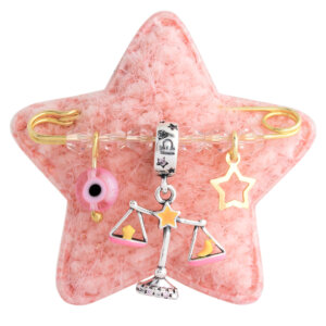 Ζώδιο Ζυγός για κορίτσι ασήμι 925 επίχρυσο, σε ροζ αστεράκι. Η παραμάνα είναι διακοσμημένη με επάργυρο κρεμαστό ζώδιο Ζυγός, ματάκι, αστέρι και ροζ πέτρες.